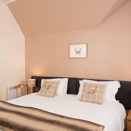 The Gordon Arms Hotel West Linton Bagian luar foto