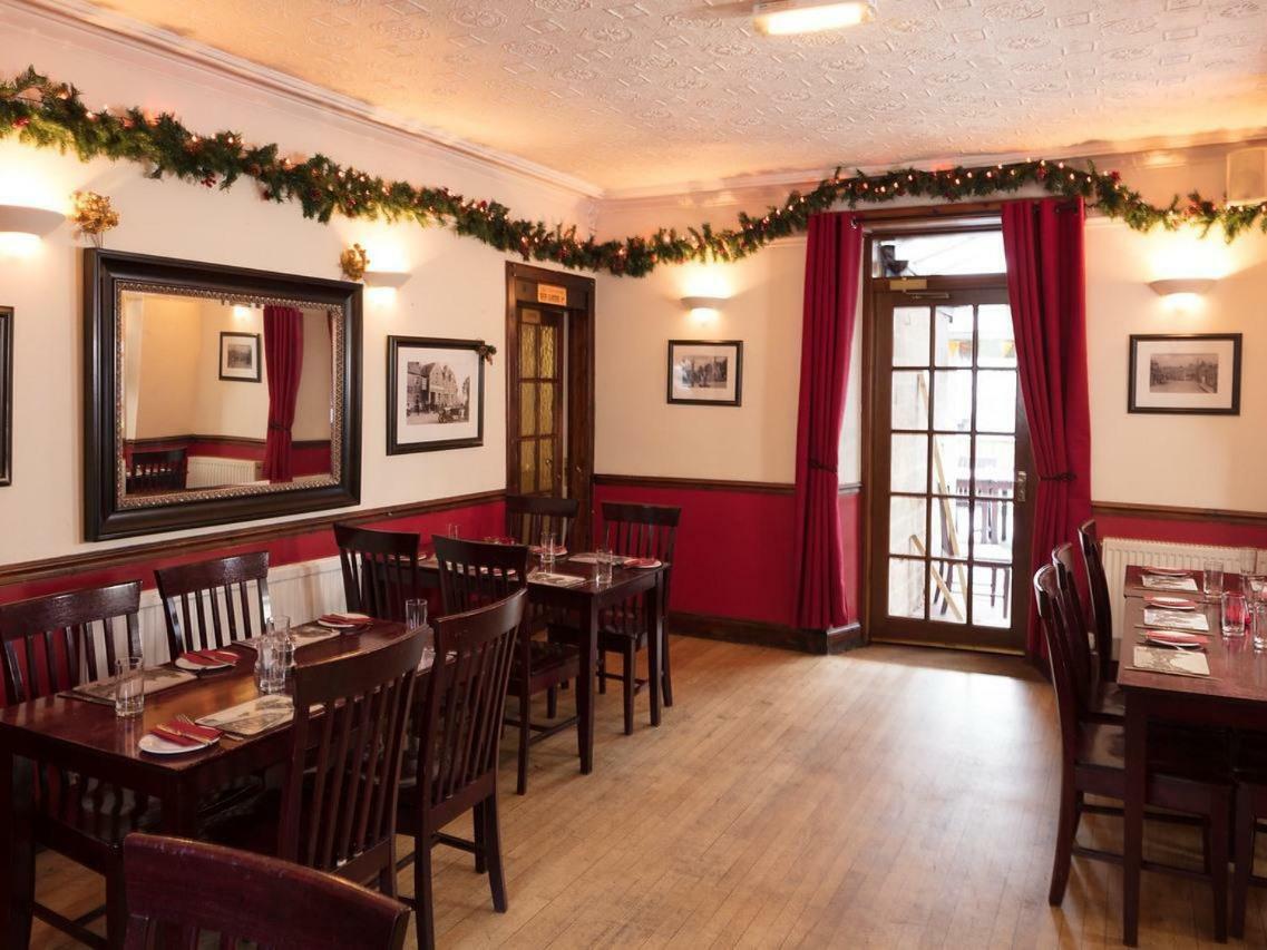 The Gordon Arms Hotel West Linton Bagian luar foto