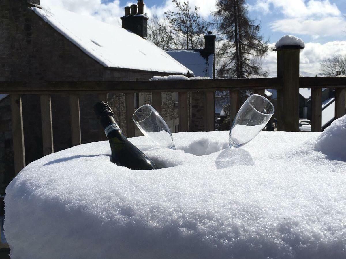 The Gordon Arms Hotel West Linton Bagian luar foto