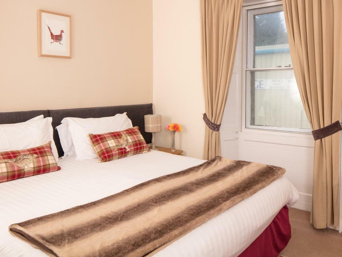 The Gordon Arms Hotel West Linton Bagian luar foto