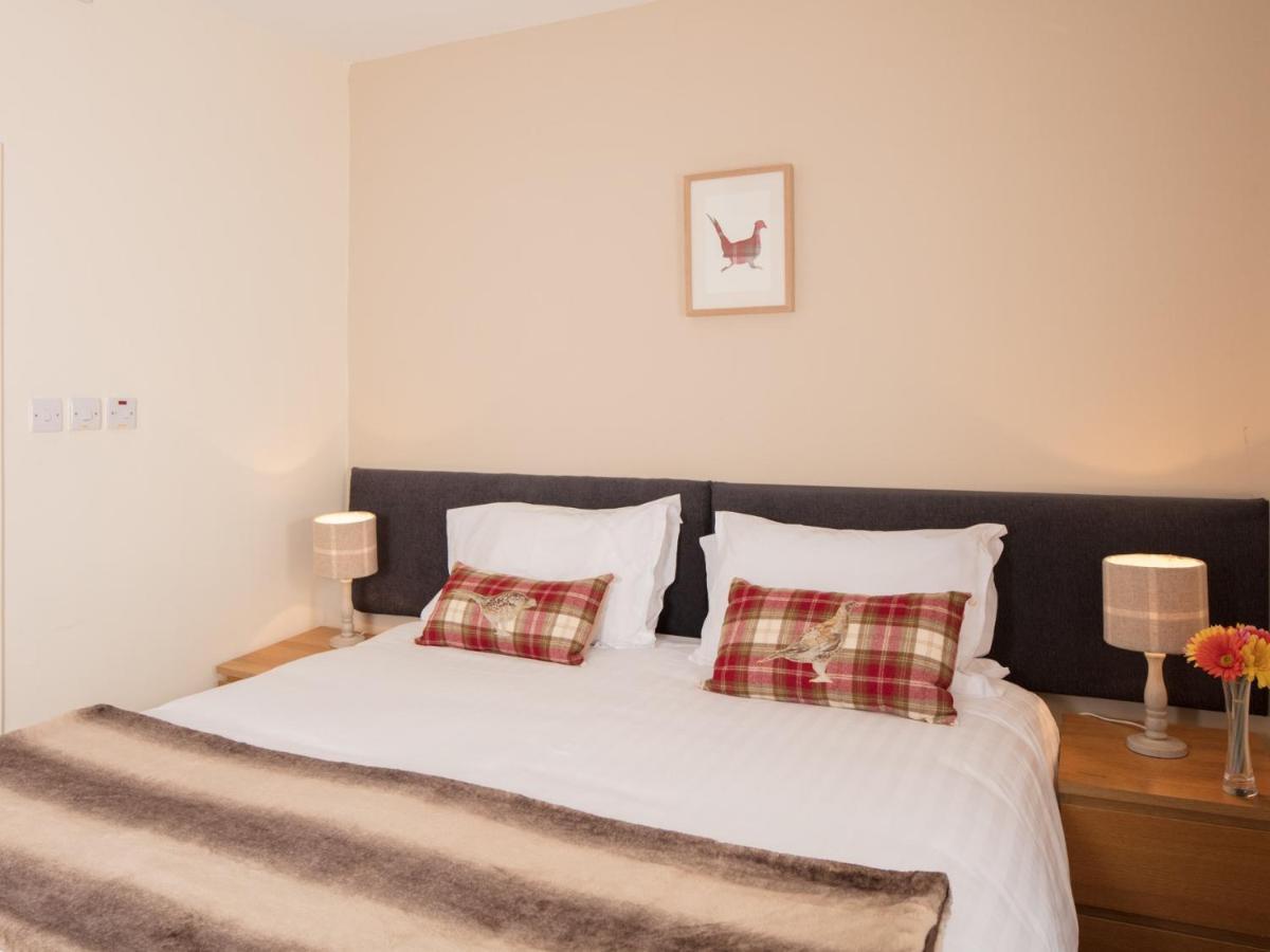 The Gordon Arms Hotel West Linton Bagian luar foto